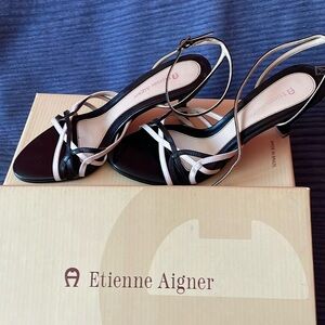 BNWT Black and White Strappy 2” sandal